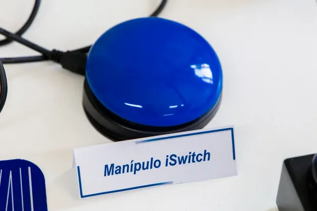 Botão acessível iSwitch de cor azul